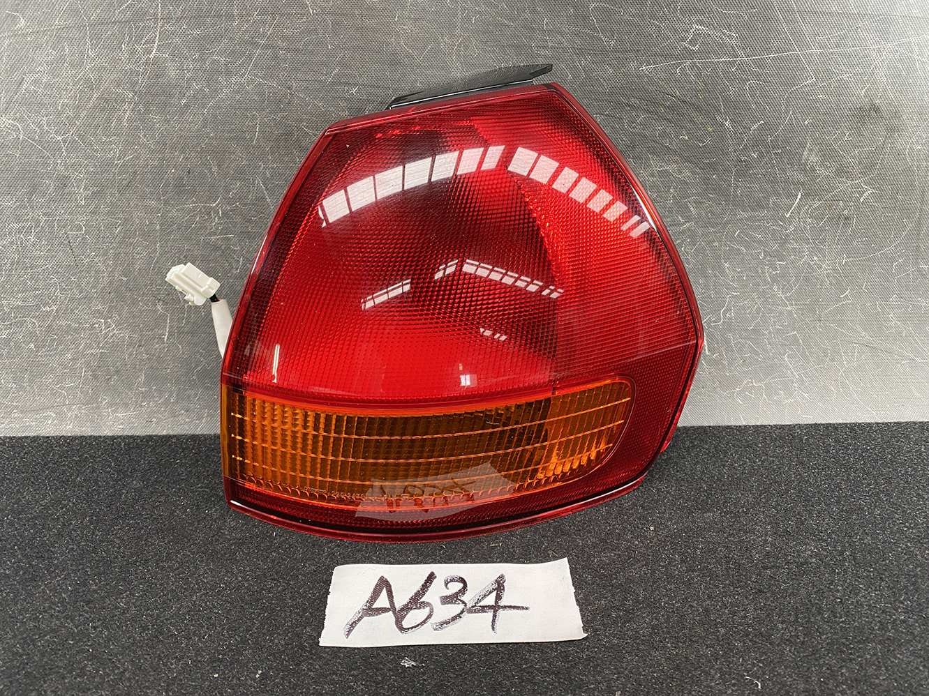 NISSAN AD VAN Y11 Genuine Taillight KOITO 220-24765 Right Side x1*DAMAGED*