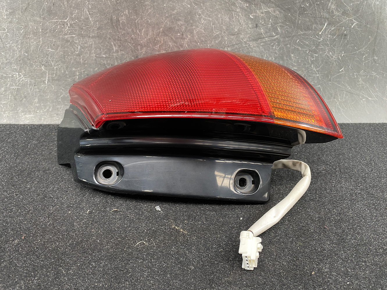 NISSAN AD VAN Y11 Genuine Taillight KOITO 220-24765 Right Side x1*DAMAGED* - Image 3