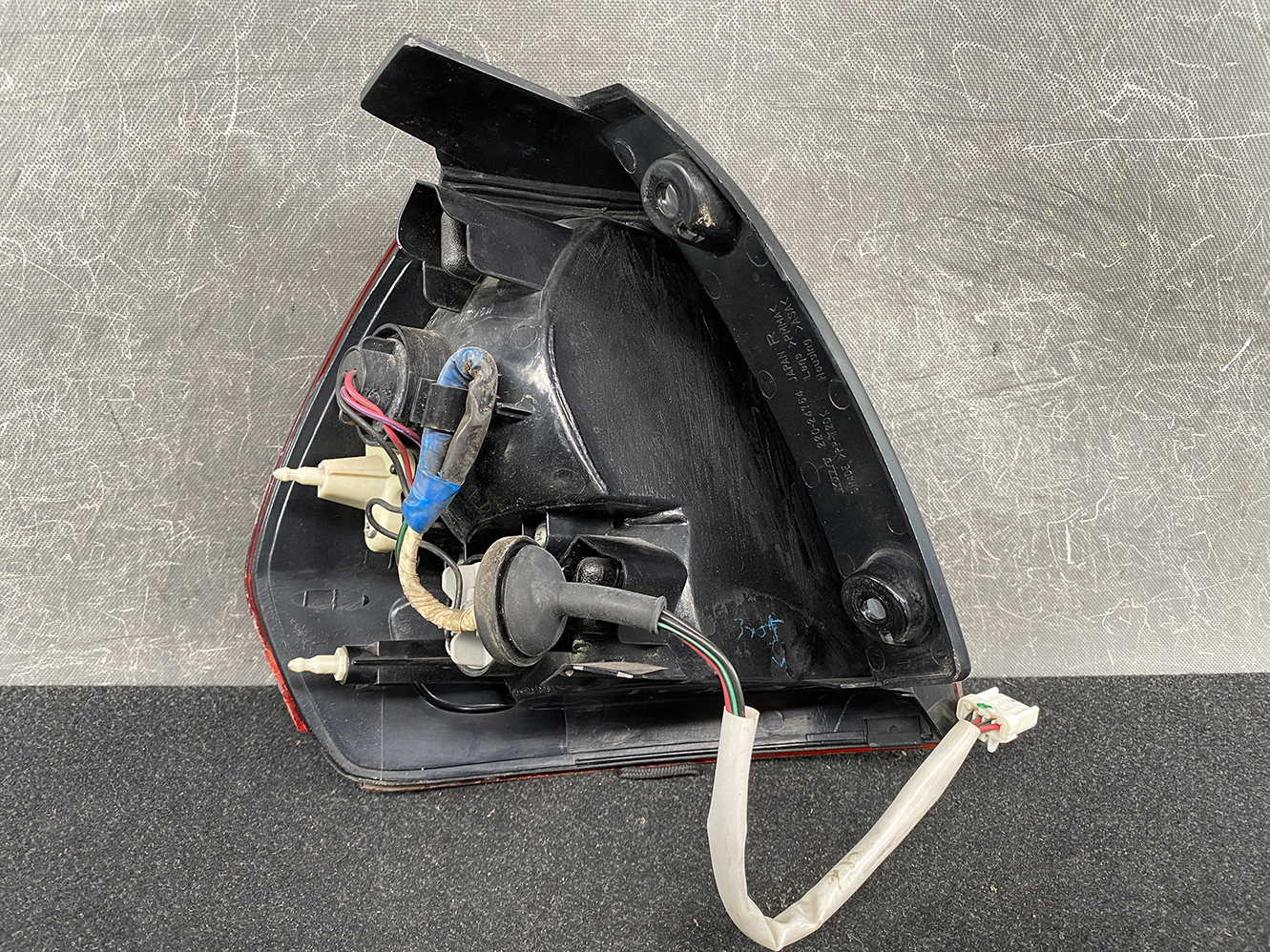 NISSAN AD VAN Y11 Genuine Taillight KOITO 220-24765 Right Side x1*DAMAGED* - Image 4