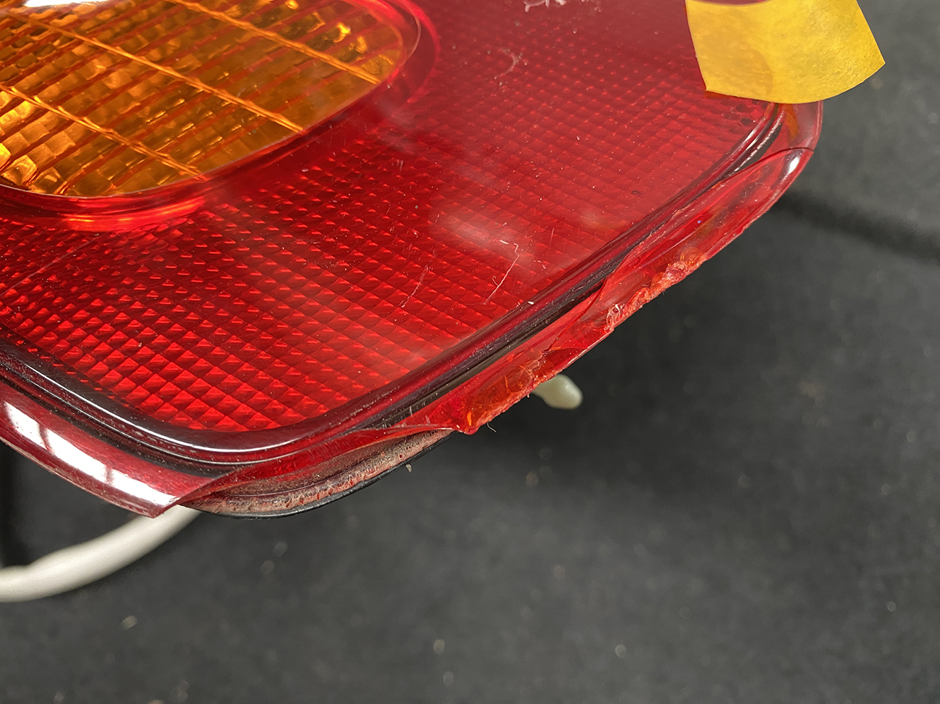 NISSAN AD VAN Y11 Genuine Taillight KOITO 220-24765 Right Side x1*DAMAGED* - Image 6