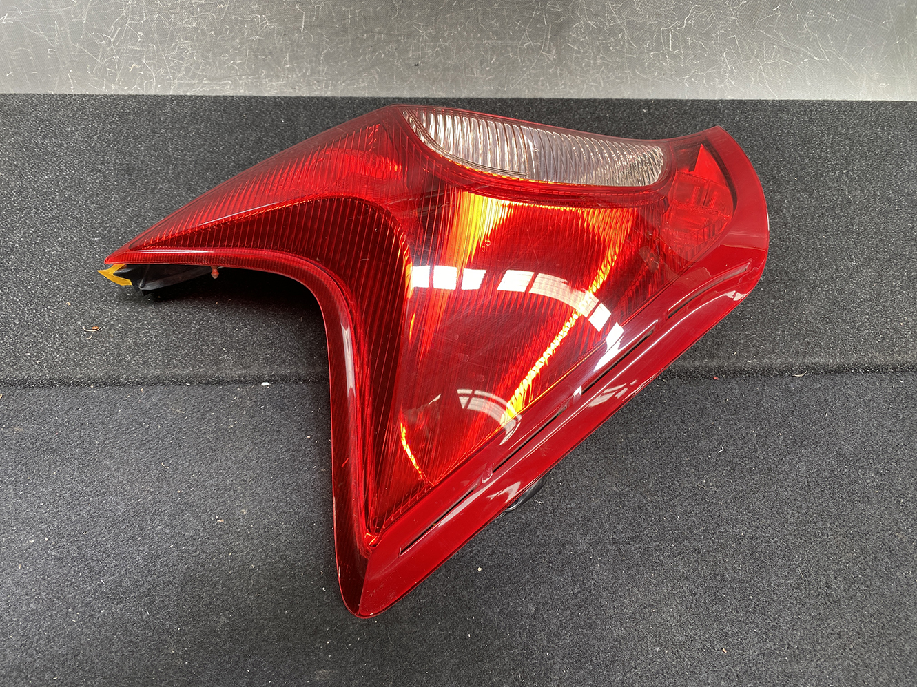 NISSAN NOTE / E12 Genuine Taillight / ICHIKOH D117 / Left Side x1 *DAMAGED* - Image 3