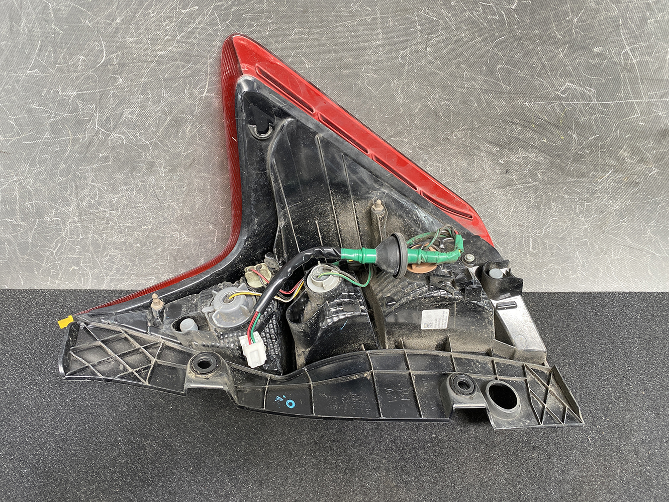 NISSAN NOTE / E12 Genuine Taillight / ICHIKOH D117 / Left Side x1 *DAMAGED* - Image 4