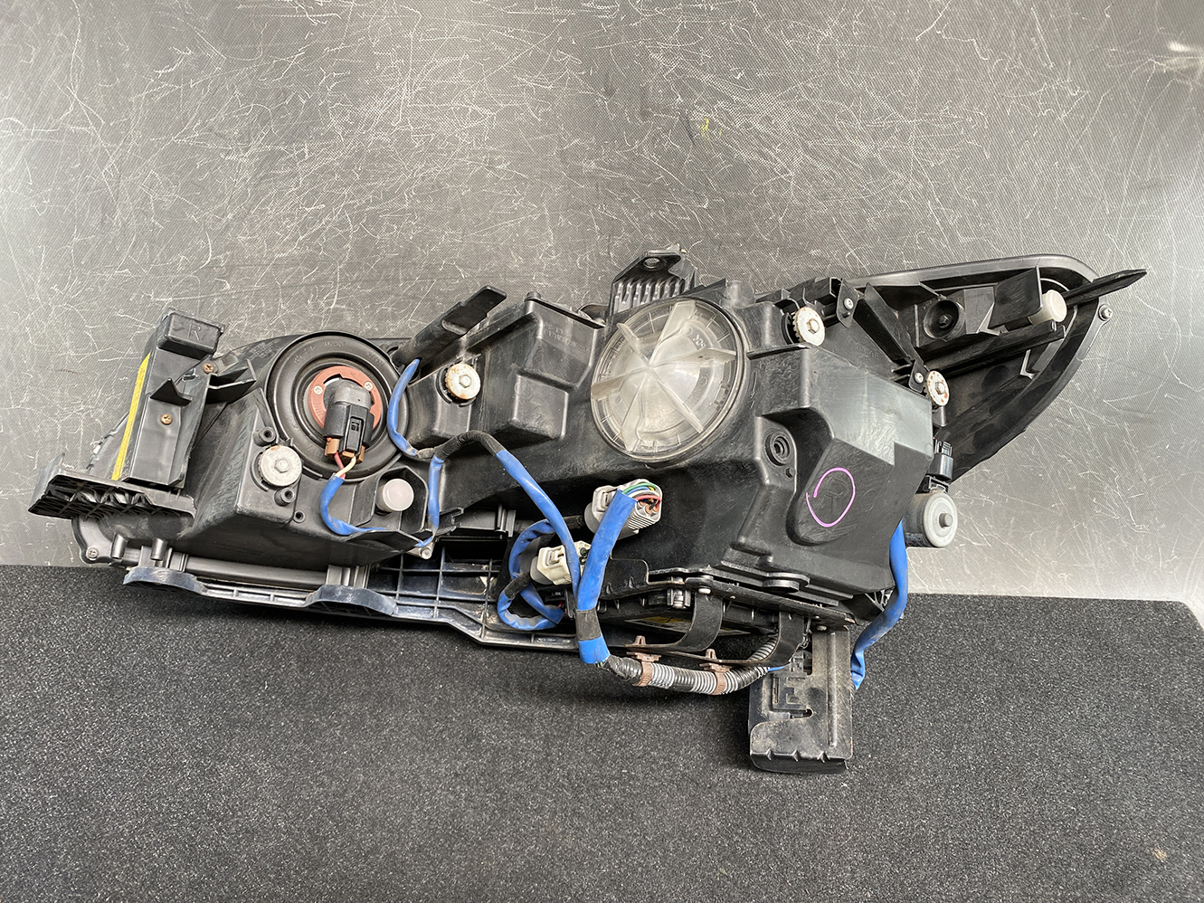 LEXUS GS GRS191 Genuine HID Headlight KOITO 30-321 Right Side x1 *DAMAGED* - Image 6