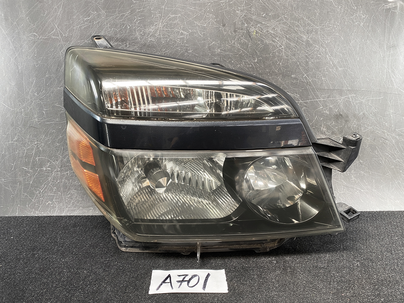 TOYOTA NOAH VOXY AZR60 AZR65 Headlight 28-183 Right Side x1