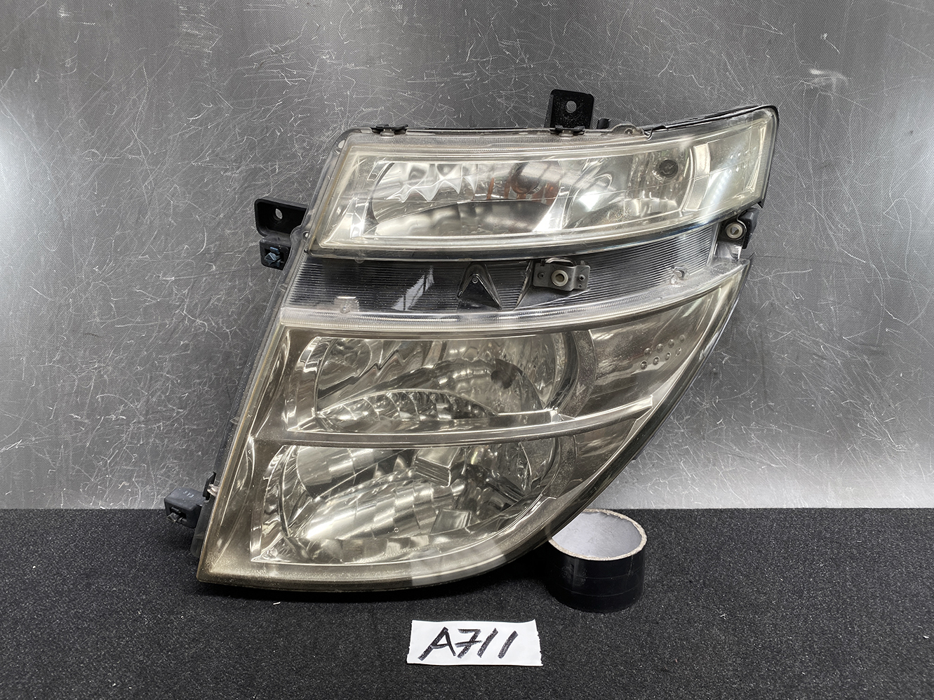 NISSAN ELGRAND E51 HID Headlight KOITO 100-24826 Left Side x1