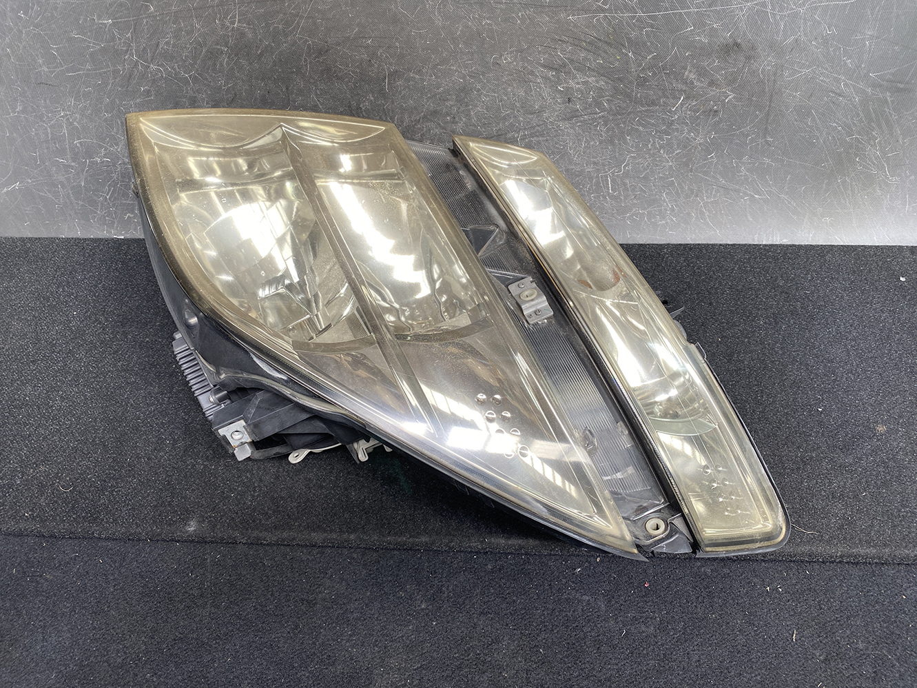 NISSAN ELGRAND E51 HID Headlight KOITO 100-24826 Left Side x1 - Image 3