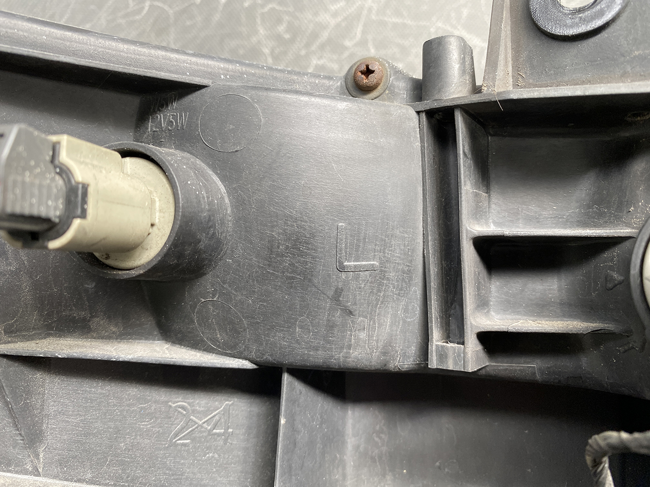 NISSAN ELGRAND E51 HID Headlight KOITO 100-24826 Left Side x1 - Image 8