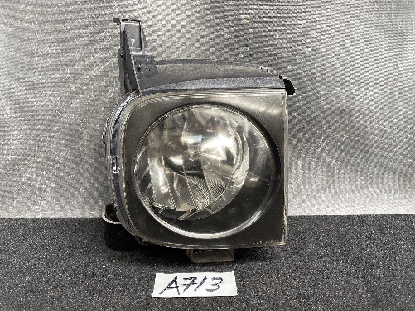 NISSAN CUBE Z11 Genuine Headlight ICHIKOH 1768 Right Side x1
