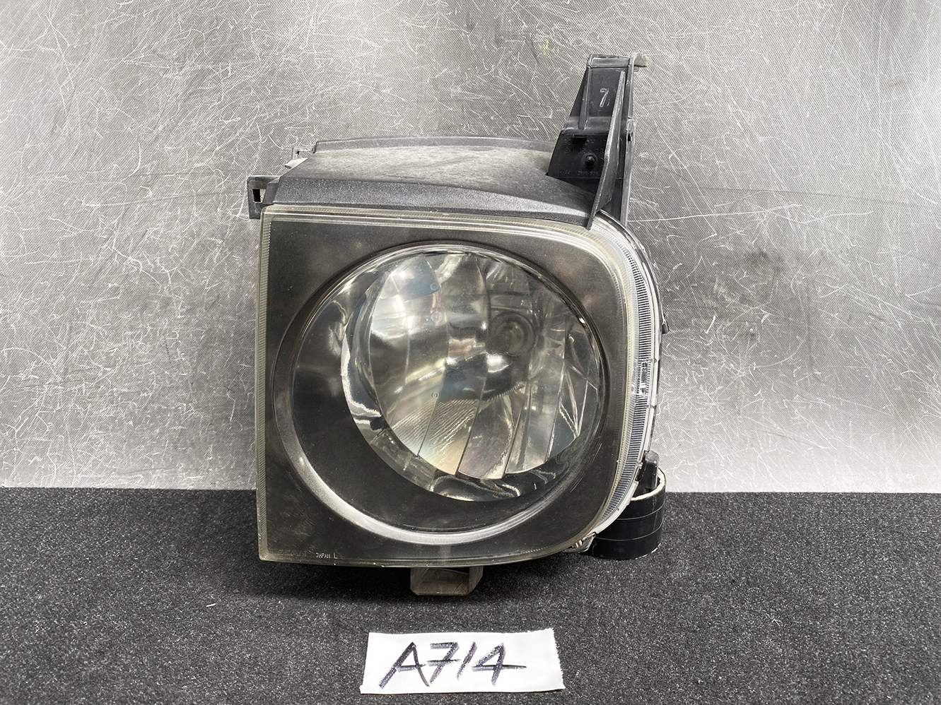 NISSAN CUBE Z11 Genuine Headlight ICHIKOH 1768 Left Side x1