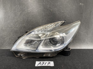 TOYOTA PRIUS ZVW30 ZVW35 Headlight 47-29 LEFT Side x1 *DAMAGED*