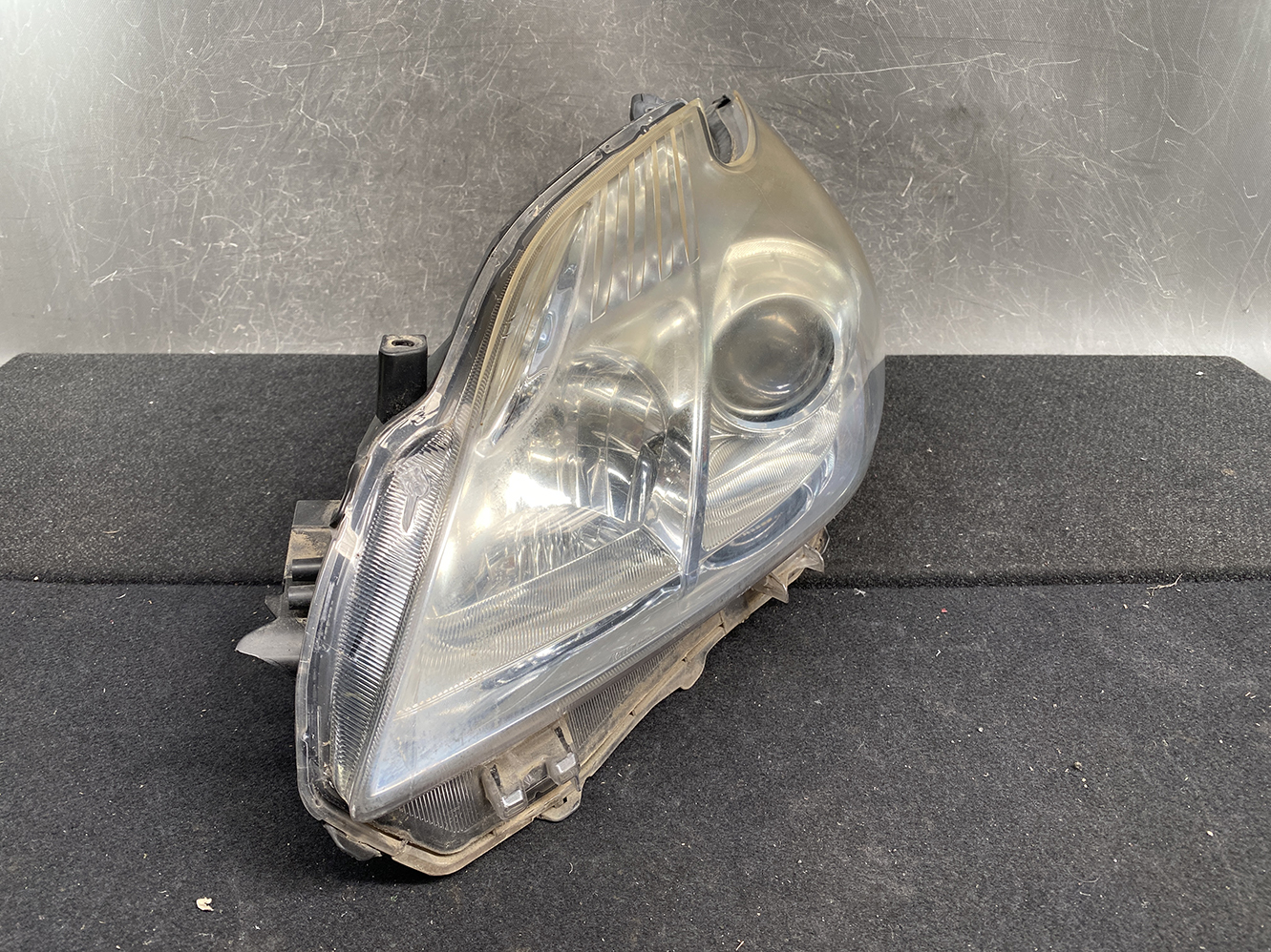 TOYOTA PRIUS ZVW30 ZVW35 Headlight 47-29 LEFT Side x1 *DAMAGED* - Image 3