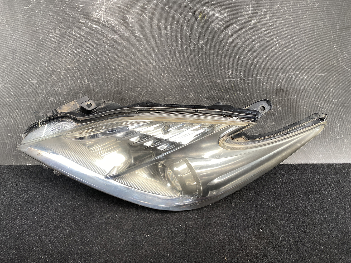 TOYOTA PRIUS ZVW30 ZVW35 Headlight 47-29 LEFT Side x1 *DAMAGED* - Image 4