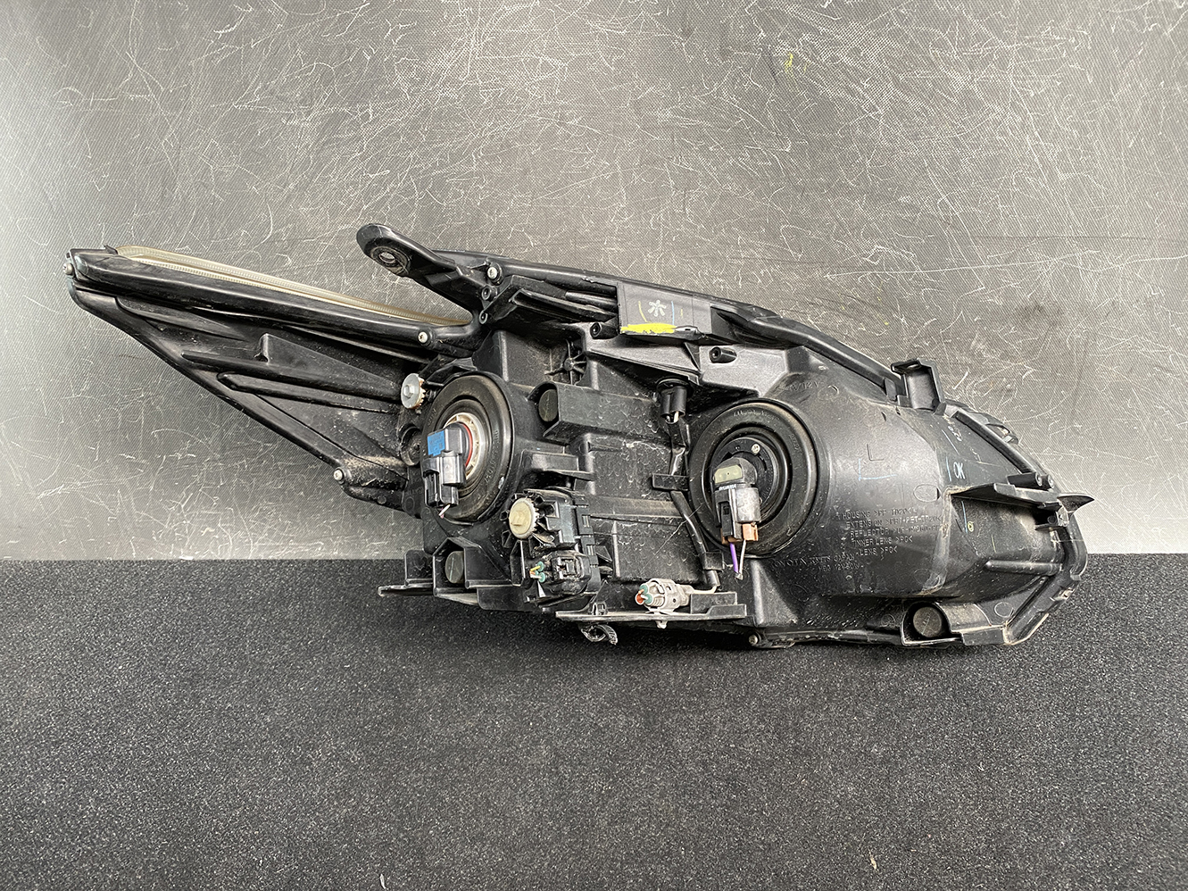 TOYOTA PRIUS ZVW30 ZVW35 Headlight 47-29 LEFT Side x1 *DAMAGED* - Image 6