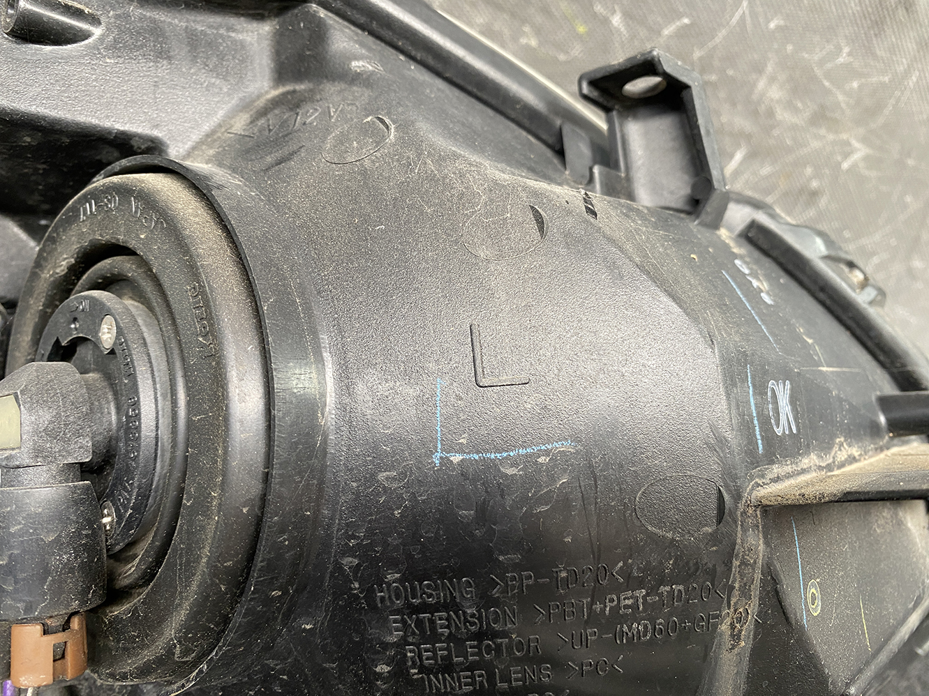 TOYOTA PRIUS ZVW30 ZVW35 Headlight 47-29 LEFT Side x1 *DAMAGED* - Image 8