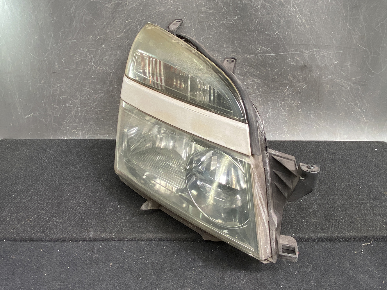 TOYOTA NOAH VOXY AZR60 AZR65 Headlight KOITO 28-182 Right Side x1 - Image 2