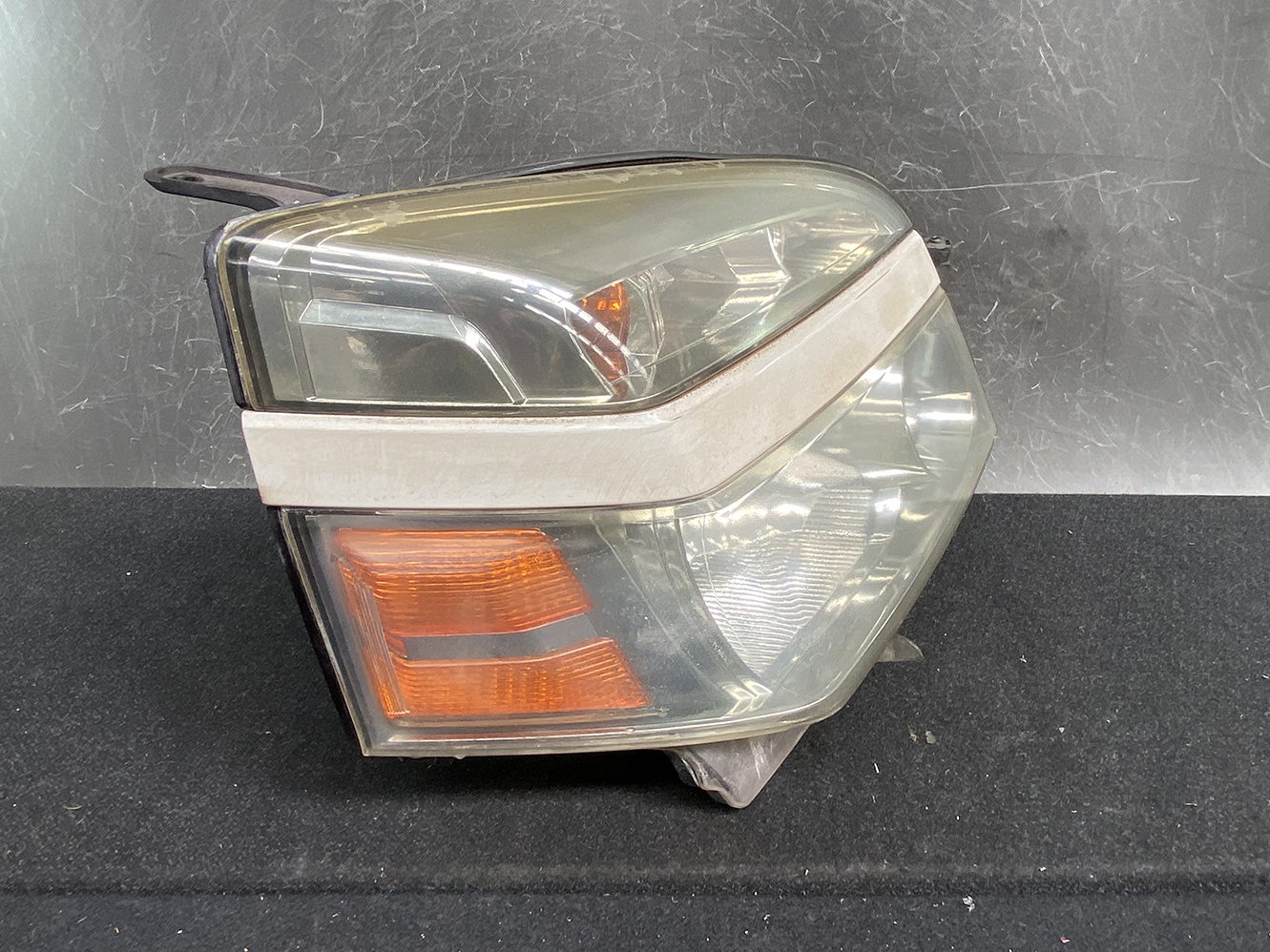 TOYOTA NOAH VOXY AZR60 AZR65 Headlight KOITO 28-182 Right Side x1 - Image 3