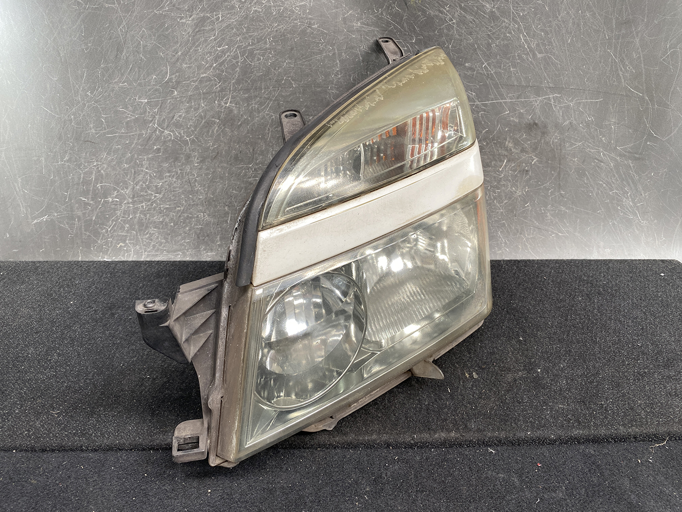 TOYOTA NOAH VOXY AZR60 AZR65 Headlight KOITO 28-182 Left Side x1 - Image 2