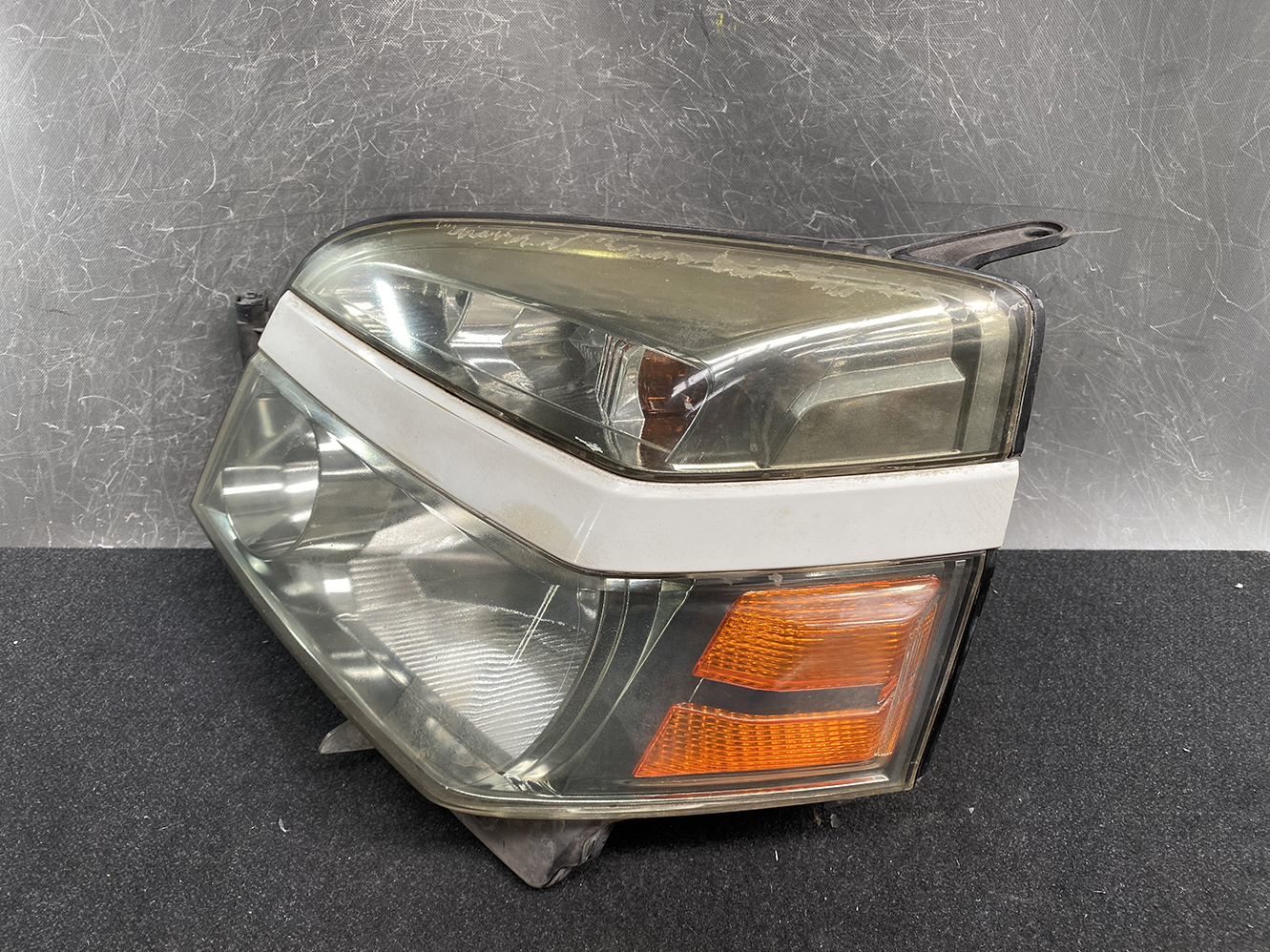 TOYOTA NOAH VOXY AZR60 AZR65 Headlight KOITO 28-182 Left Side x1 - Image 3