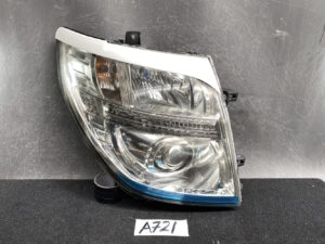 NISSAN ELGRAND E51 Genuine Headlight KOITO 100-24852 Right Side x1