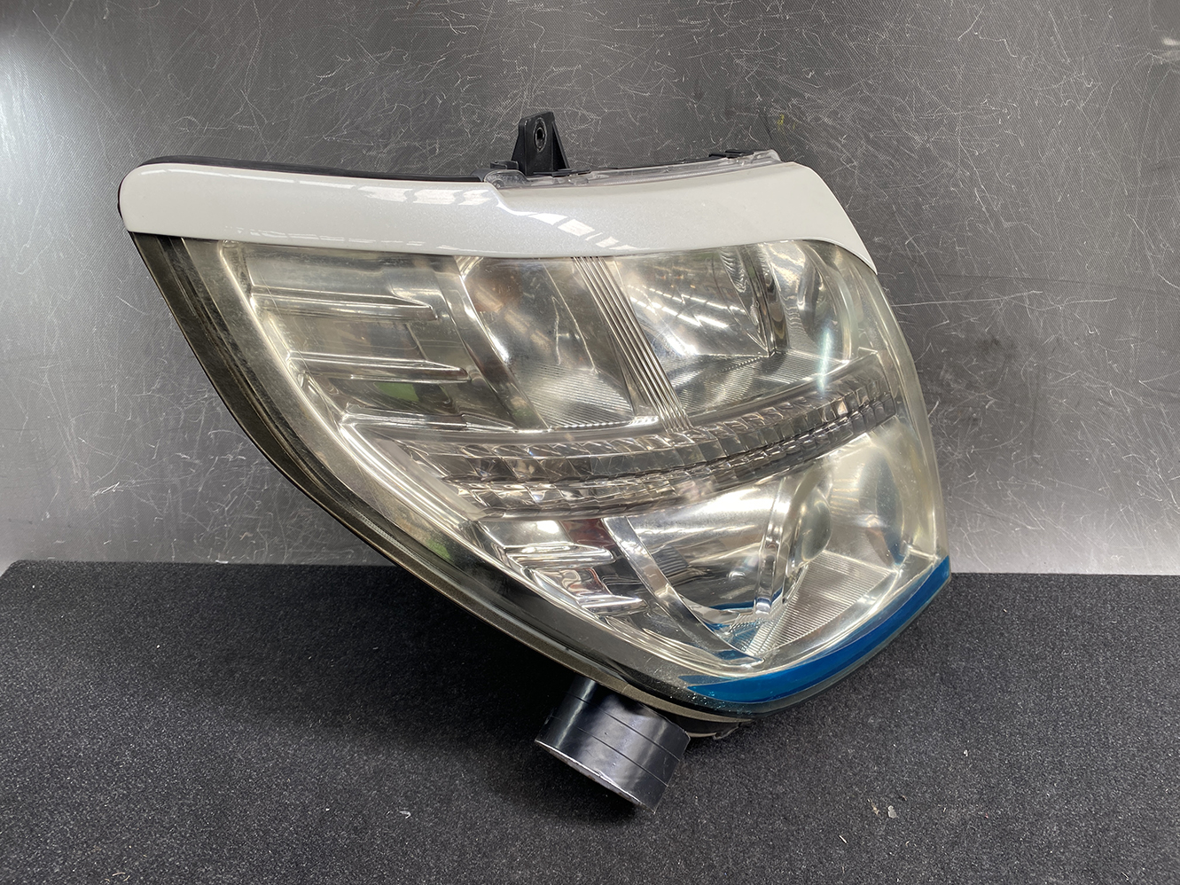 NISSAN ELGRAND E51 Genuine Headlight KOITO 100-24852 Right Side x1 - Image 3
