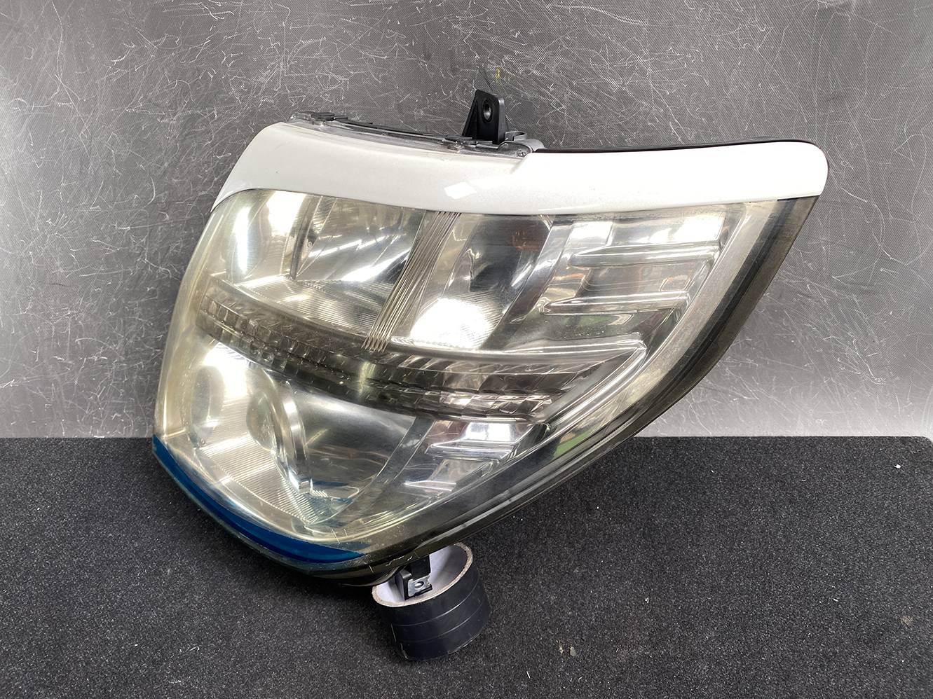 NISSAN ELGRAND E51 Genuine Headlight KOITO 100-24852 Left Side x1 - Image 3