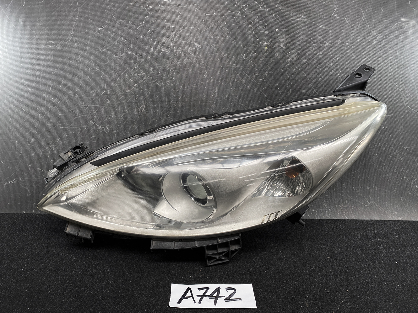 MAZDA PREMACY CW NISSAN LAFESTA Headlight STANLEY P9562 Left Side x1