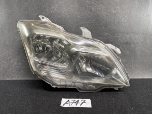 TOYOTA PREMIO ZRT261 Headlight KOITO 20-444 Right Side x1