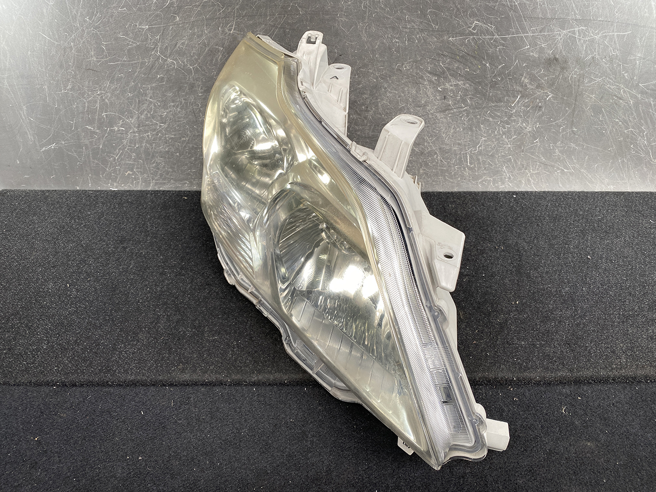TOYOTA PREMIO ZRT261 Headlight KOITO 20-444 Right Side x1 - Image 2