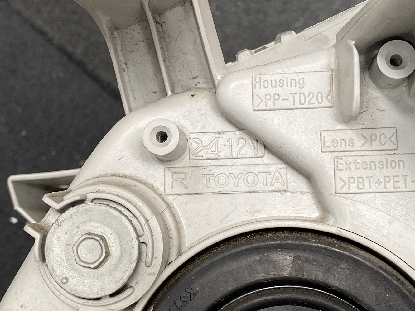 TOYOTA PREMIO ZRT261 Headlight KOITO 20-444 Right Side x1 - Image 8