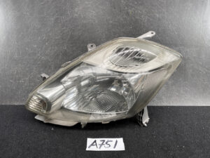 TOYOTA PASSO BOON KGC10 KGC15 Headlight 100-51762 Left Side x1