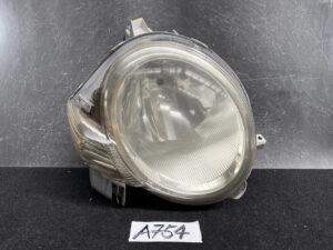TOYOTA SIENTA NCP81 NCP85 Headlight  KOITO 52-171 Right Side x1 *DAMAGED*