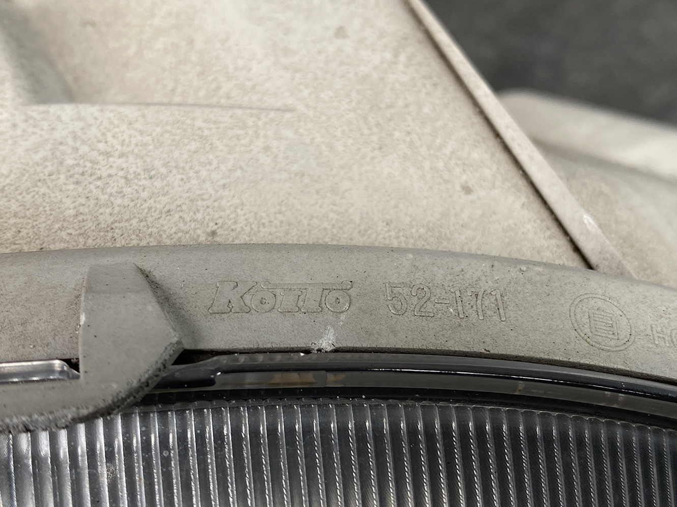 TOYOTA SIENTA NCP81 NCP85 Headlight KOITO 52-171 Right Side x1 *DAMAGED* - Image 7