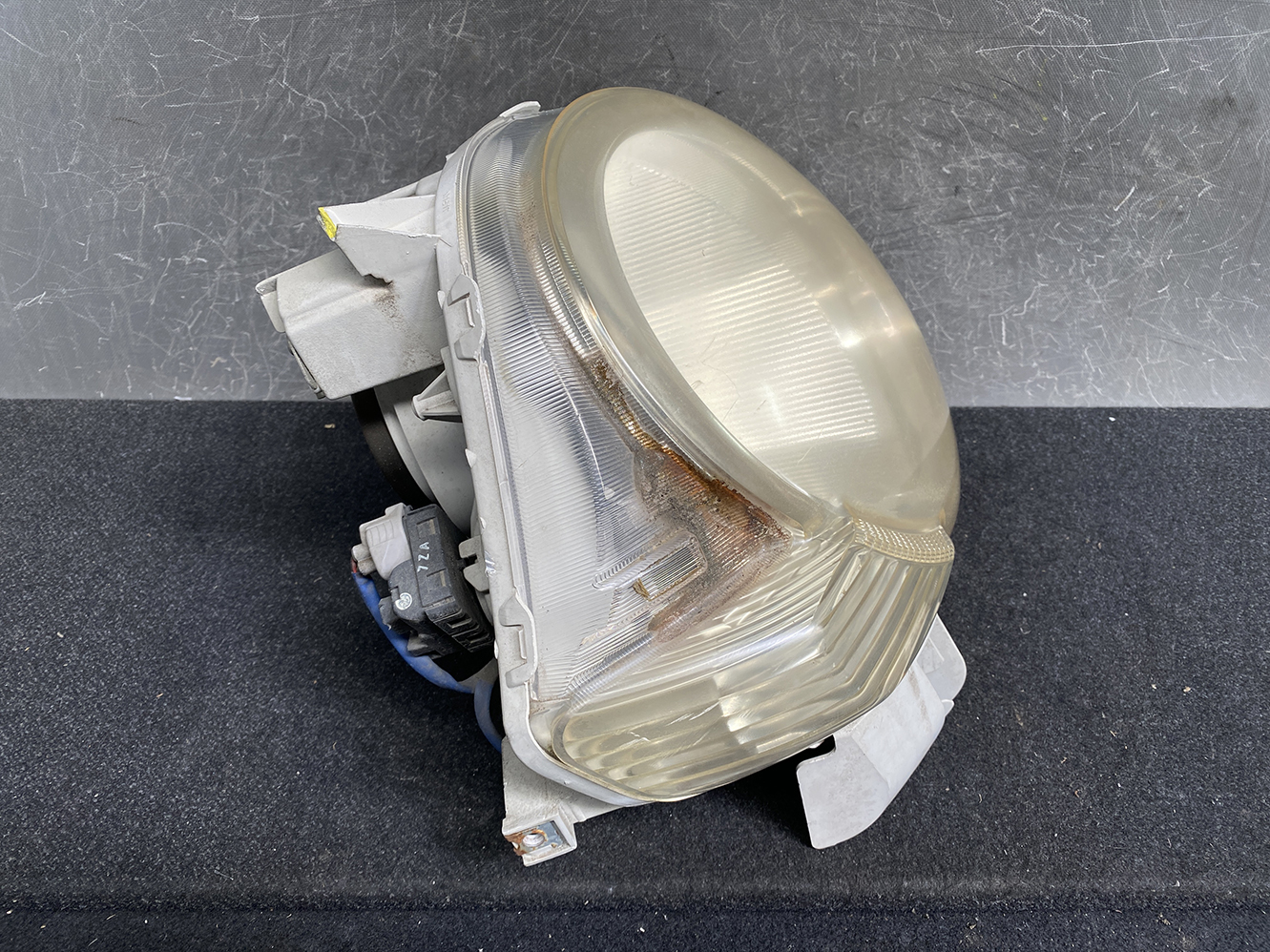 TOYOTA SIENTA NCP81 NCP85 Headlight KOITO 52-171 Right Side x1 *DAMAGED* - Image 3