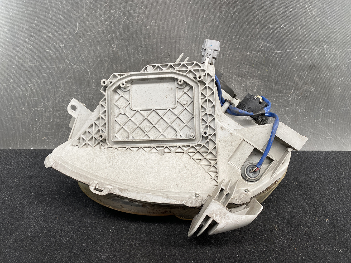 TOYOTA SIENTA NCP81 NCP85 Headlight KOITO 52-171 Right Side x1 *DAMAGED* - Image 5