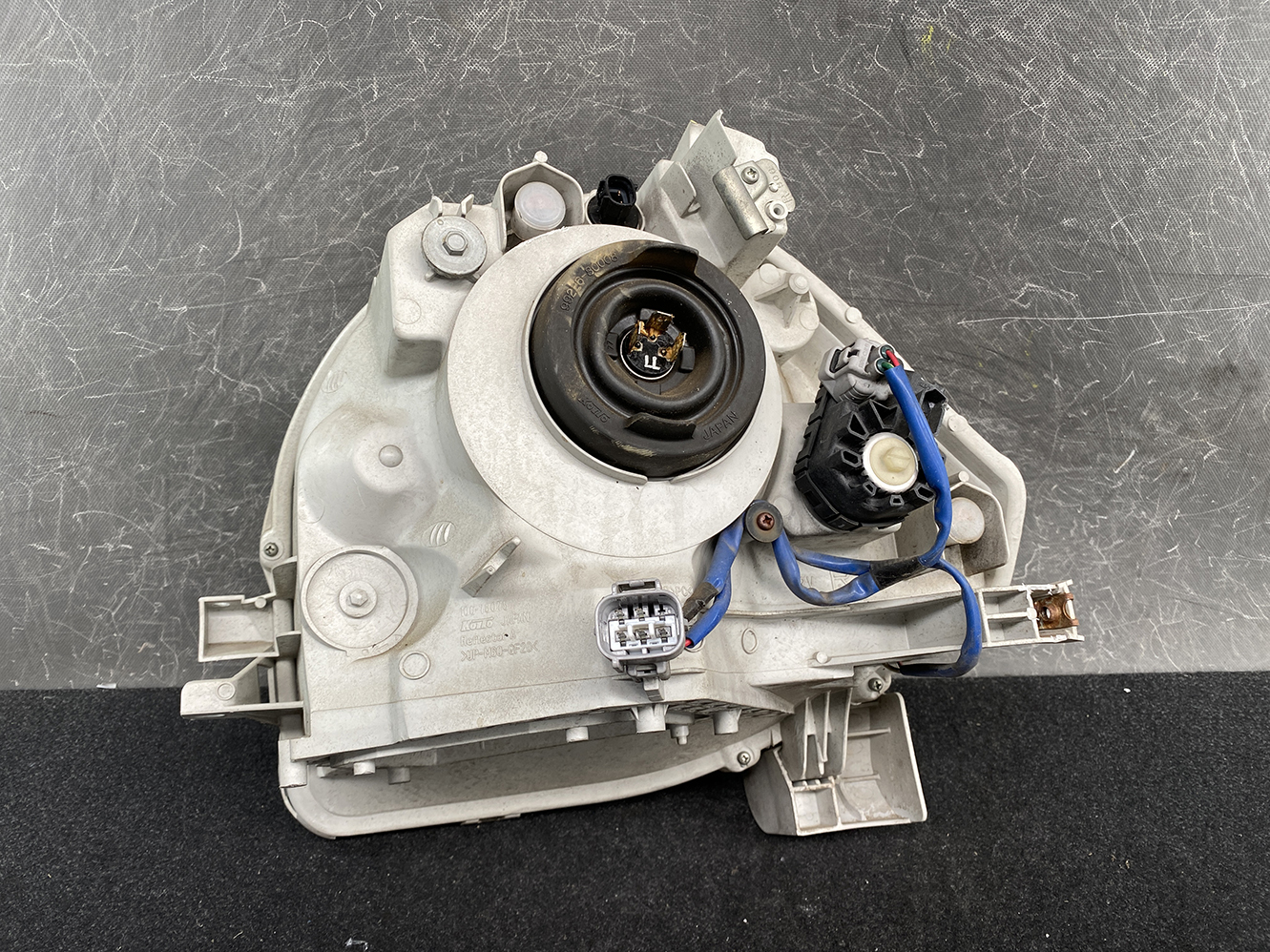 TOYOTA SIENTA NCP81 NCP85 Headlight KOITO 52-171 Right Side x1 *DAMAGED* - Image 6