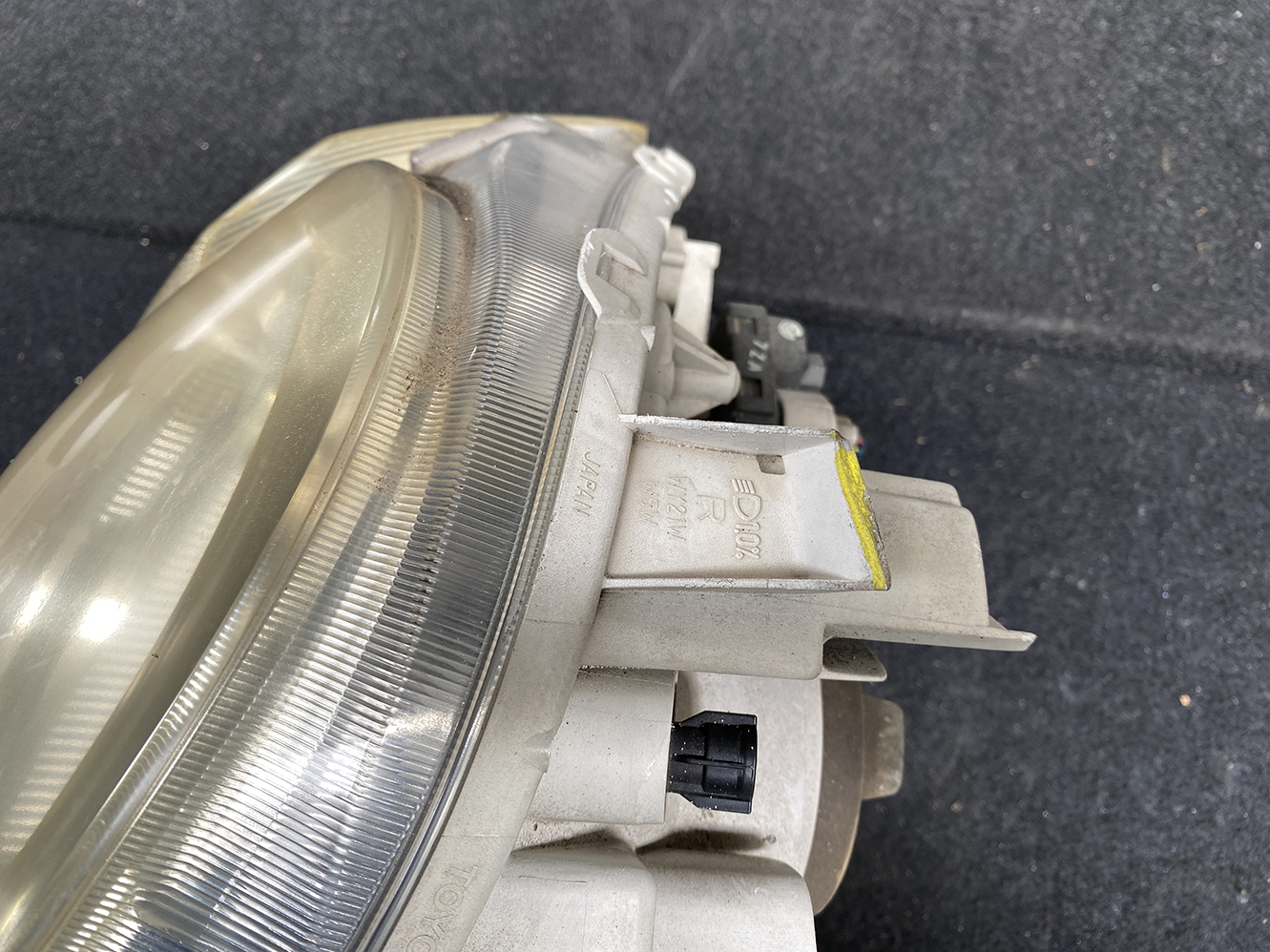 TOYOTA SIENTA NCP81 NCP85 Headlight KOITO 52-171 Right Side x1 *DAMAGED* - Image 9