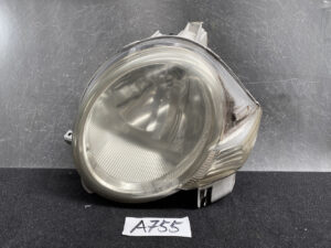 TOYOTA SIENTA NCP81 NCP85 Headlight  KOITO 52-171 Left Side x1 *DAMAGED*