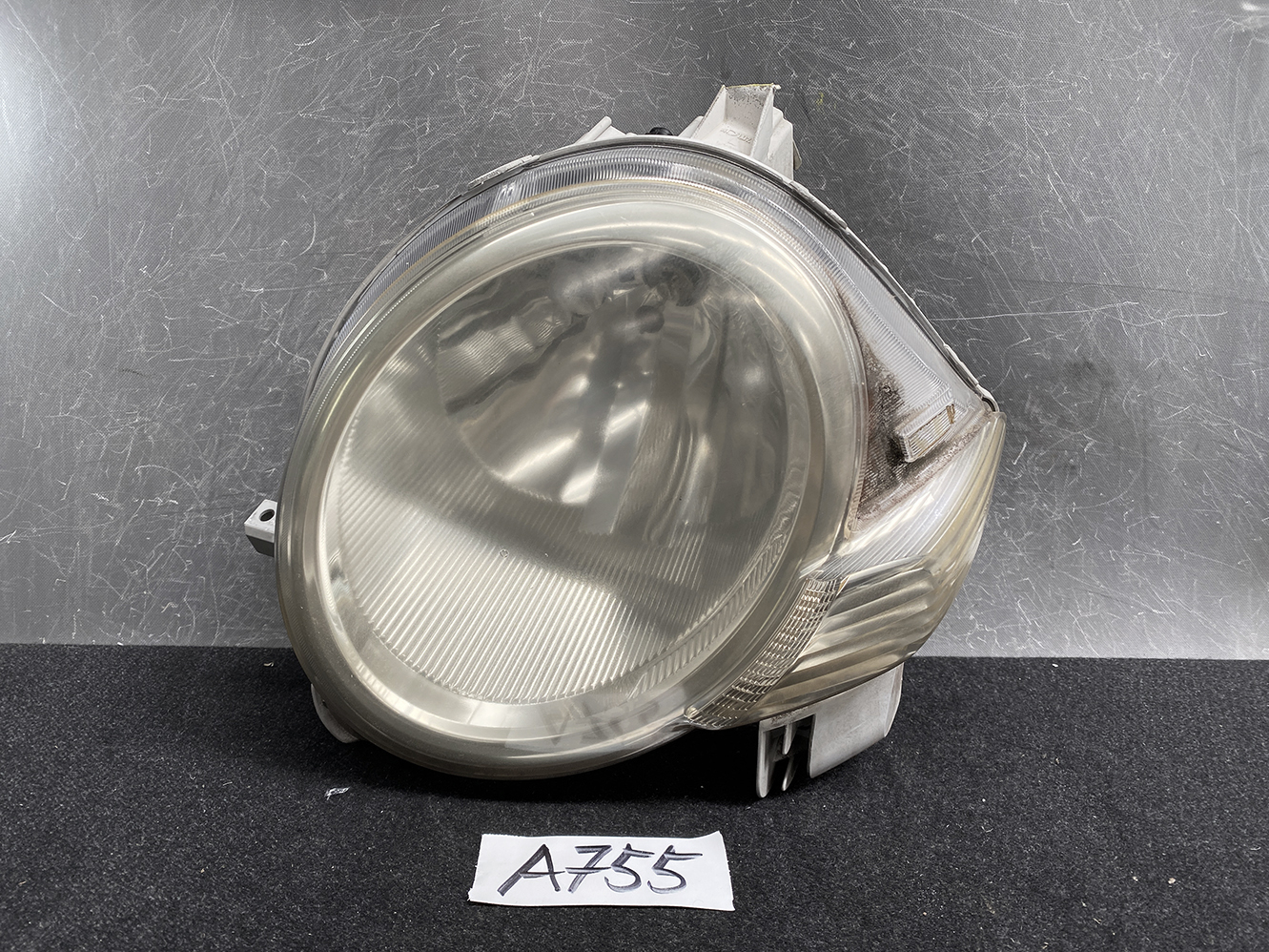 TOYOTA SIENTA NCP81 NCP85 Headlight KOITO 52-171 Left Side x1 *DAMAGED*