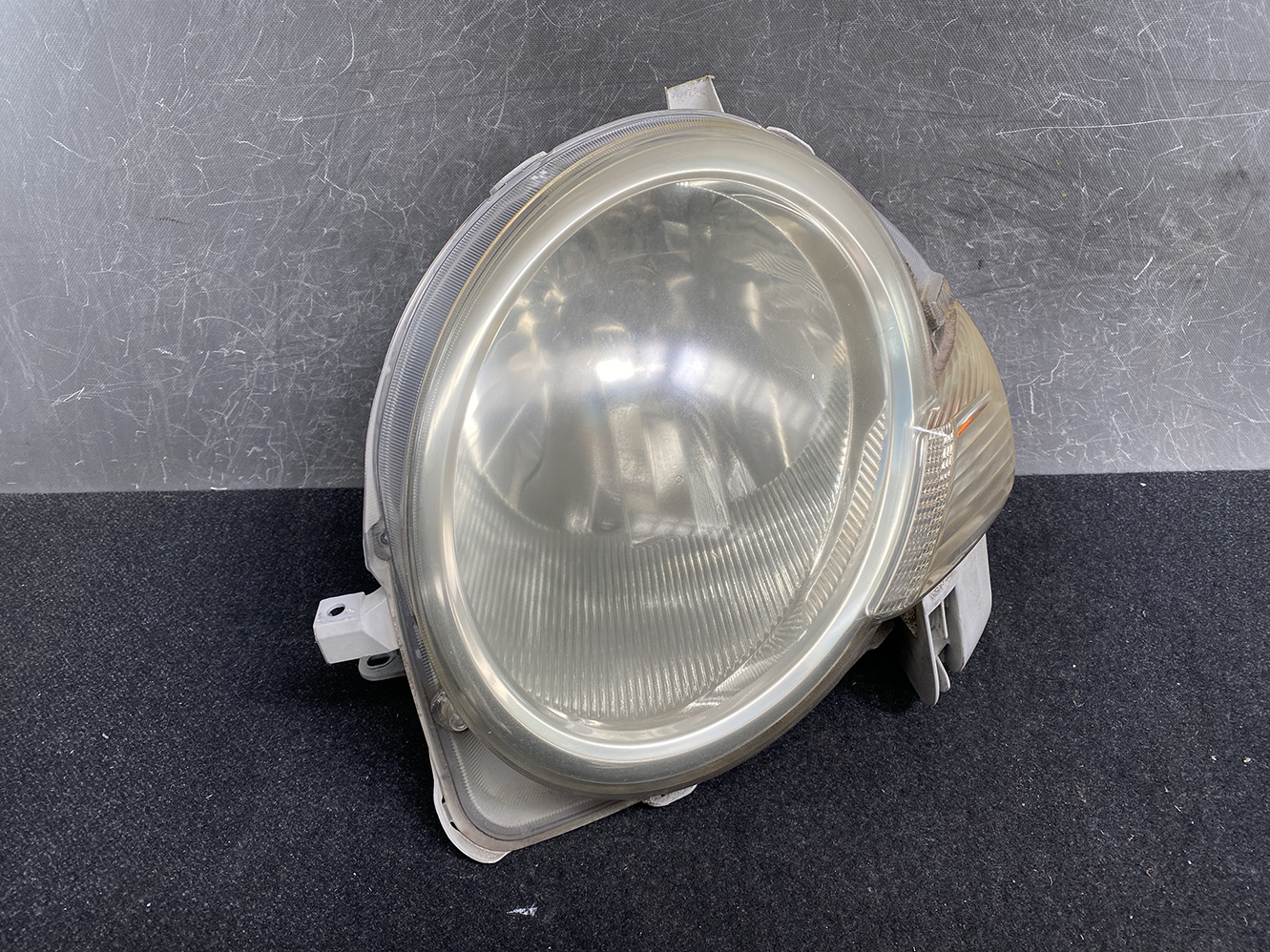 TOYOTA SIENTA NCP81 NCP85 Headlight KOITO 52-171 Left Side x1 *DAMAGED* - Image 2