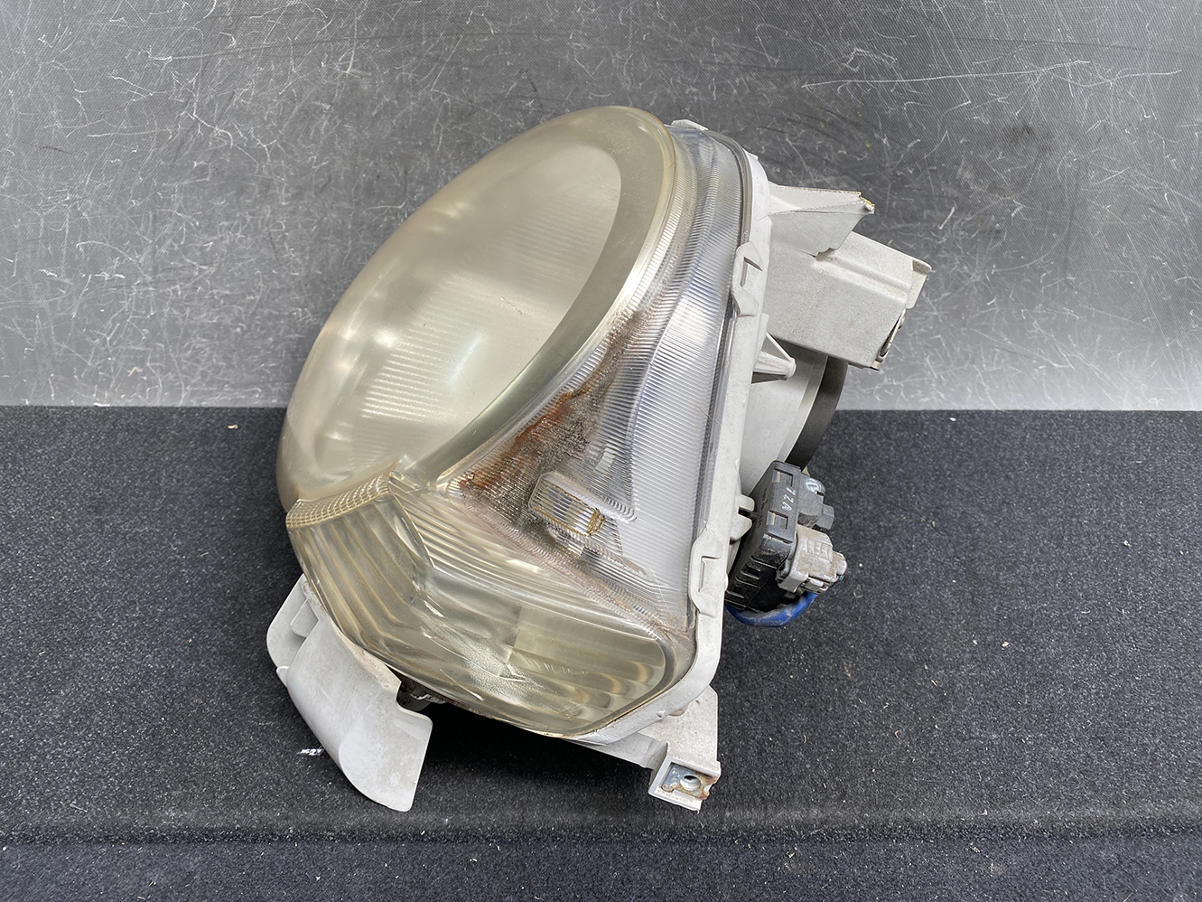 TOYOTA SIENTA NCP81 NCP85 Headlight KOITO 52-171 Left Side x1 *DAMAGED* - Image 3
