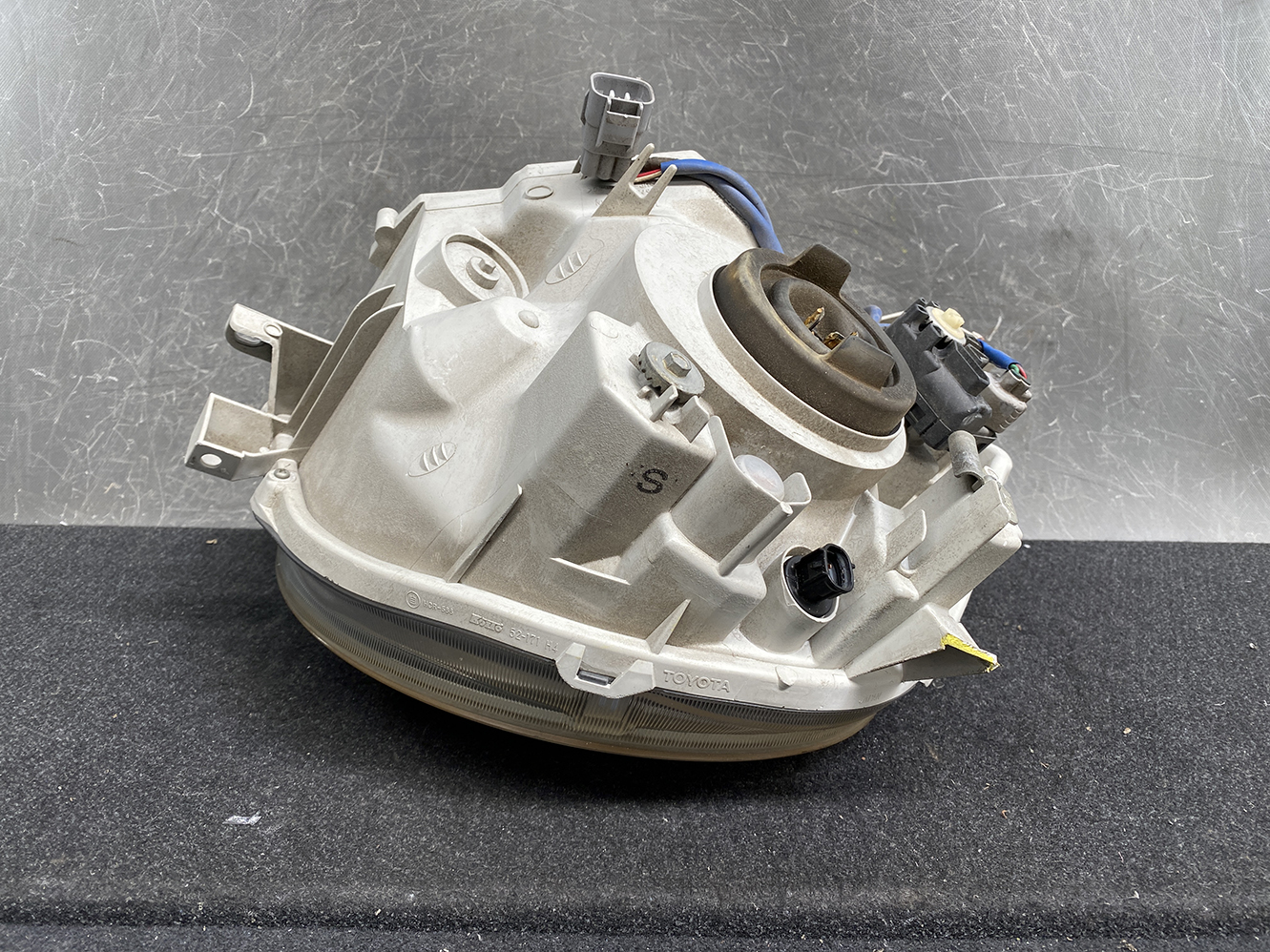 TOYOTA SIENTA NCP81 NCP85 Headlight KOITO 52-171 Left Side x1 *DAMAGED* - Image 4