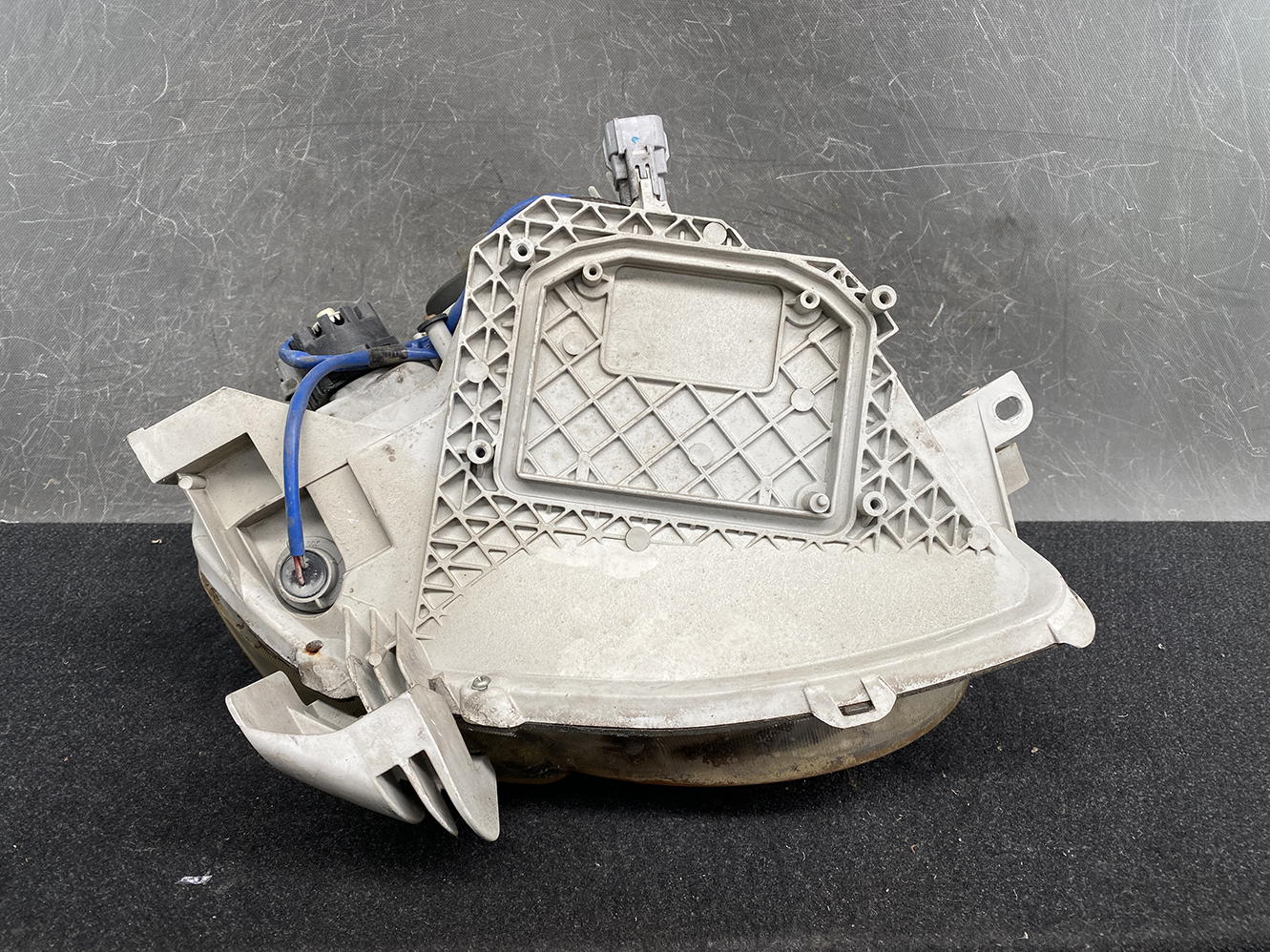 TOYOTA SIENTA NCP81 NCP85 Headlight KOITO 52-171 Left Side x1 *DAMAGED* - Image 5