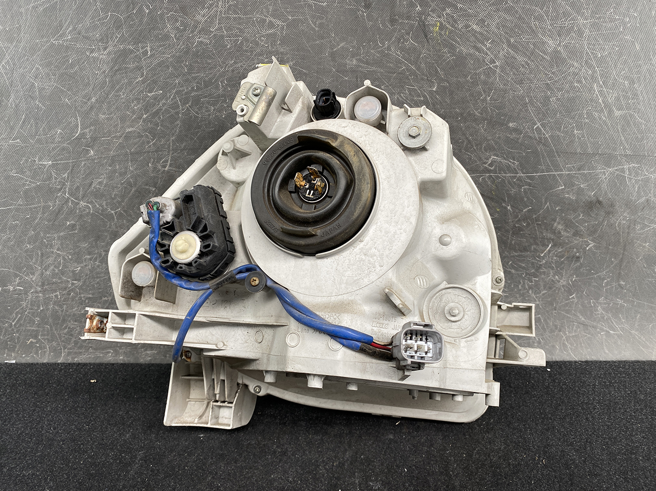 TOYOTA SIENTA NCP81 NCP85 Headlight KOITO 52-171 Left Side x1 *DAMAGED* - Image 6