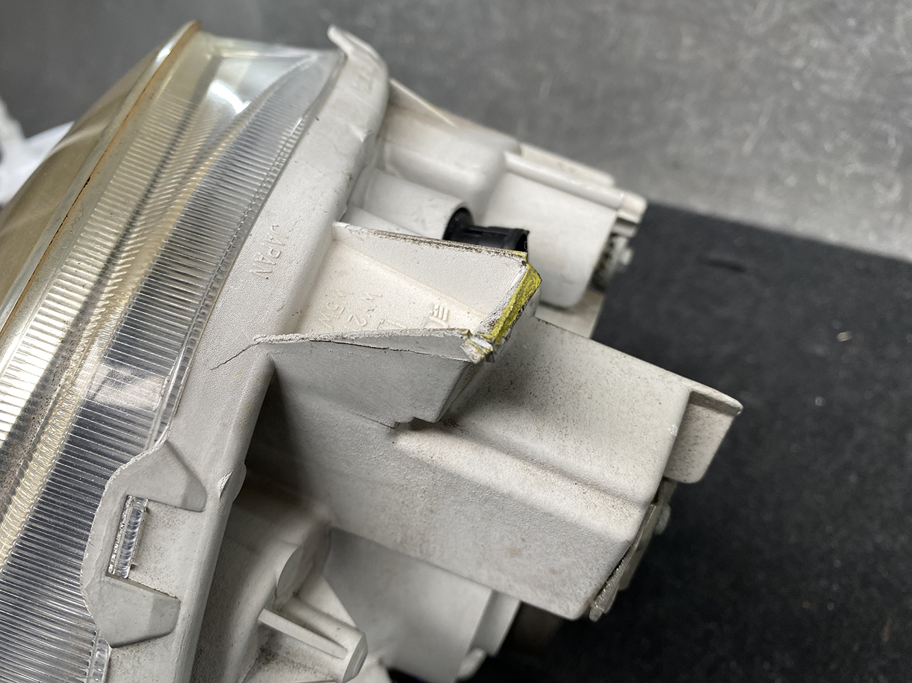 TOYOTA SIENTA NCP81 NCP85 Headlight KOITO 52-171 Left Side x1 *DAMAGED* - Image 7