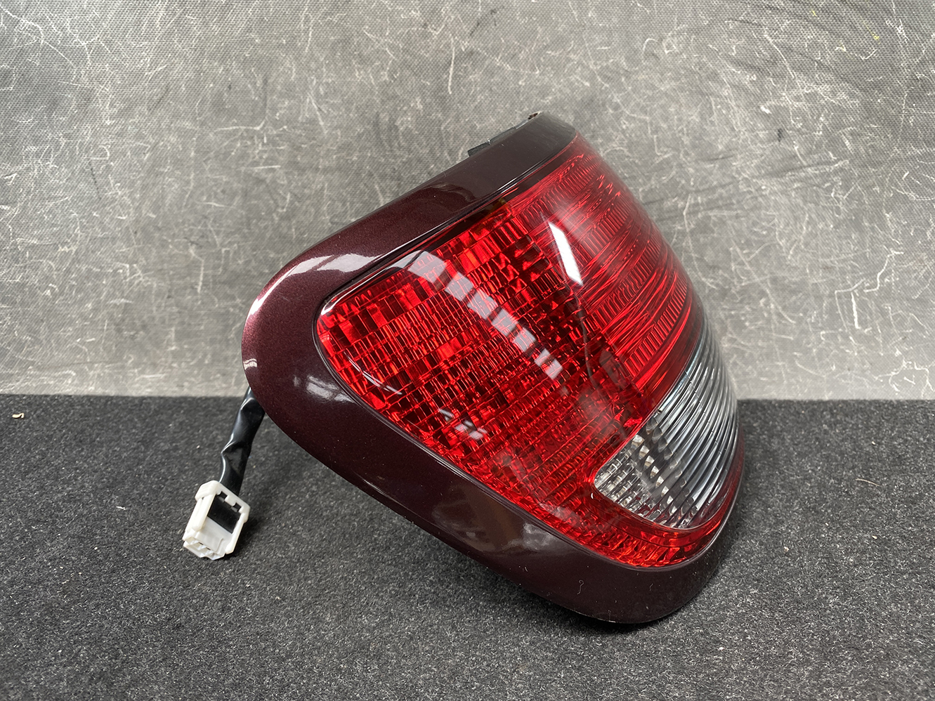 NISSAN AVENIR W11 Genuine Taillight KOITO 220-24844 Left Side x1 - Image 2