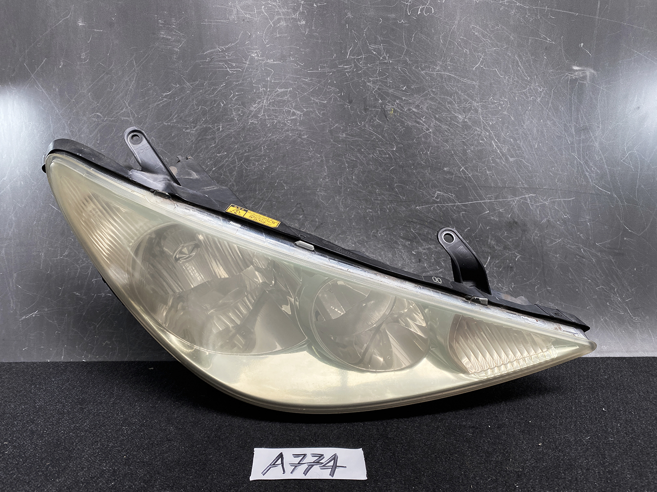 TOYOTA ESTIMA ACR30 Headlight 28-165 Right Side x1