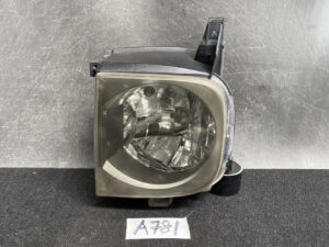 NISSAN CUBE Z11 Genuine Headlight ICHIKOH 1712 Left Side x1