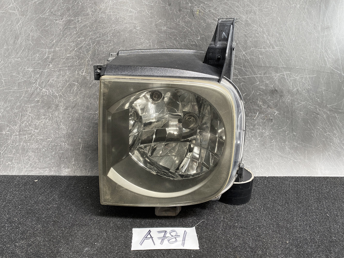 NISSAN CUBE Z11 Genuine Headlight ICHIKOH 1712 Left Side x1