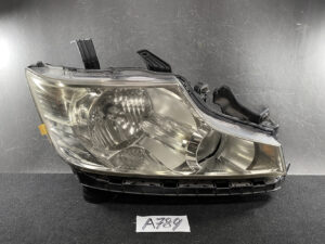 HONDA STEPWAGON RK HID Headlight KOITO 100-22013 Right Side x1 *DAMAGED*