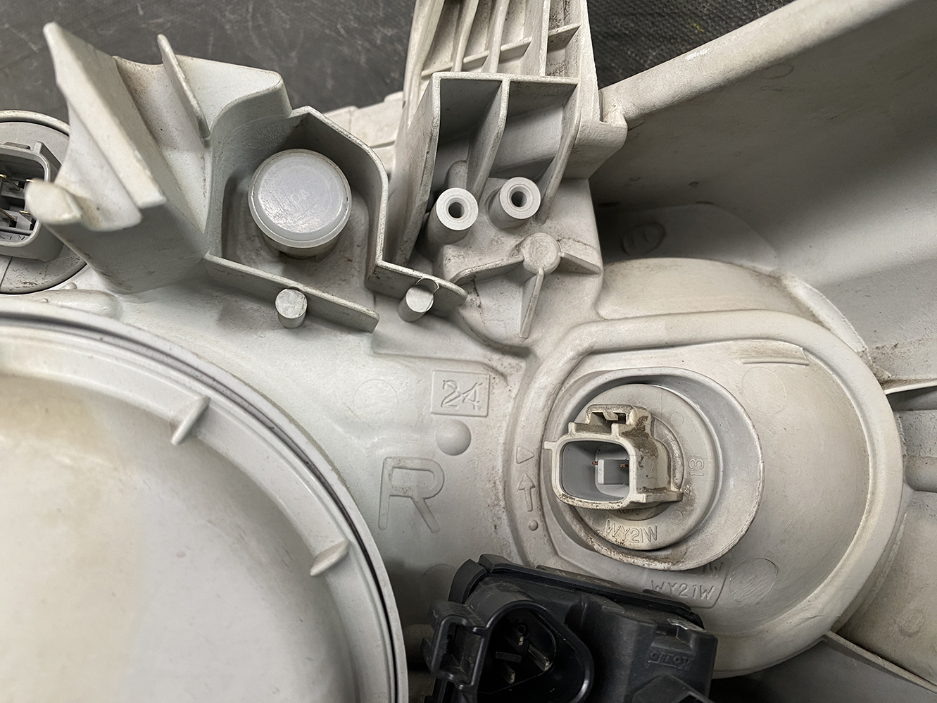 TOYOTA PORTE NNP10 NNP11 HID Headlight 52-129 Right Side x1 - Image 8